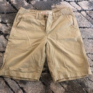 Men’s khaki shorts